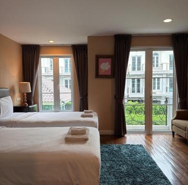 Entire 3Bedroom Townhome, shared swimming pool in Sukhumvit, 2943 in Bangkok