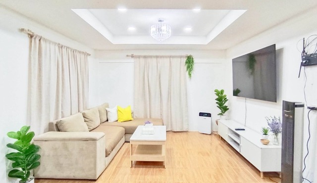 Entire House for 9 people near BTS Onnut