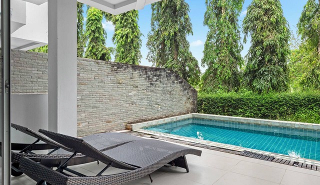 Golf view, pool villa. 5 Bed/Bath. 7 kms to Patong. Peaceful & private in Tambon Kathu