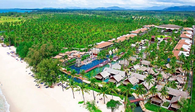 Graceland Khaolak Beach Resort in Takua Pa