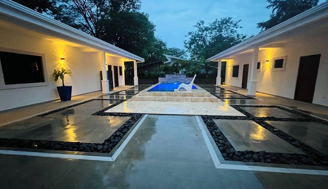 Hacienda Iguana 3 brm 4 bath private house w/pool steps away from Beach club in Tola