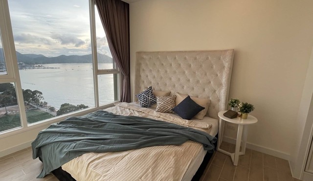 High-Rise 1 Bedroom Bang Sare Beach Condo: Peaceful beach 30 Mins from Pattaya