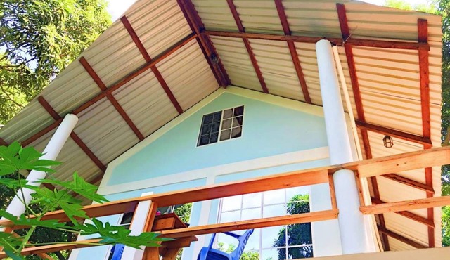 HiUP Treehouse Cabin - Ocean Views - By Best Beach - Private in Big Corn Island