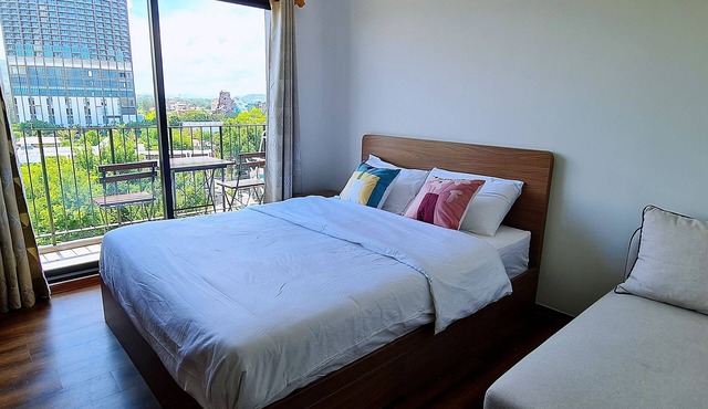 Hua Hin Top Floor Lahabana Condo Next to Cicada Night Market & Beach
