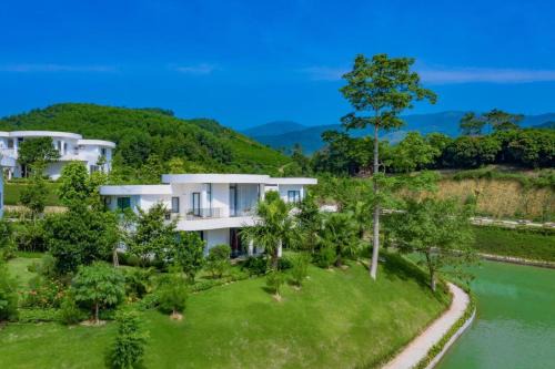 Ivory Villas & Resort in Hòa Bình