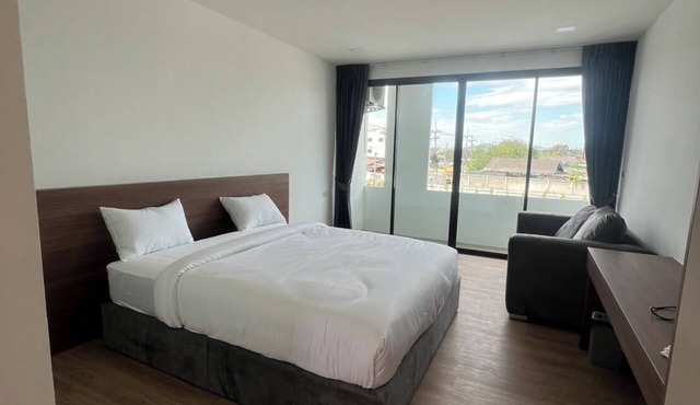 J&P Hotel Sriracha in Si Racha