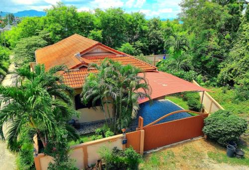 Jasmine's Bungalow 3 bedroom 2 bathrooms Baby Cots