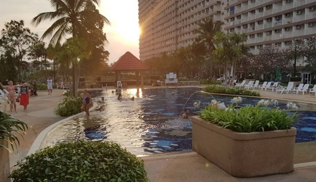 Jomtien Beach Fully Equipped Condominium 3rd floor apartment in Muang Pattaya