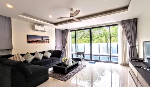 Laguna Park with pool on the 1st floor