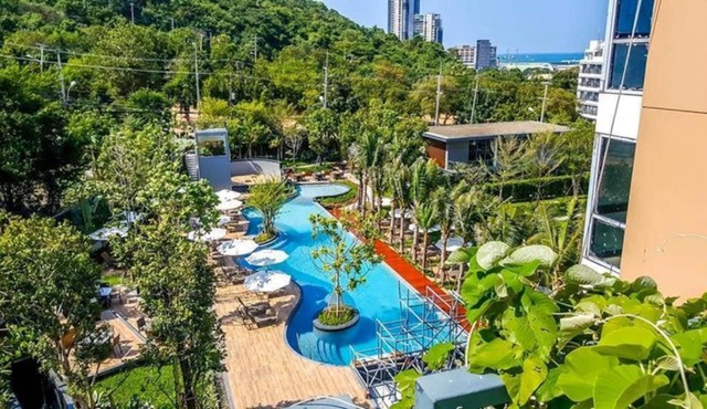 Large High Floor, Best Pool Great Location in Pattaya South