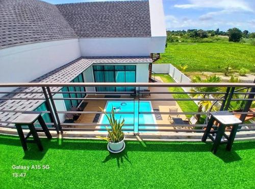 Large private pool villa, 650 m from Mae Rumphueng beach