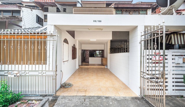 Large townhome in Bang Khen, Bkk 2-minute walk from BTS. 15-min from DMK Airport