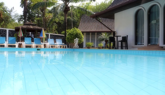 Large villa incl. pool, breakfast, maids, electricity & chef! Perfect for groups