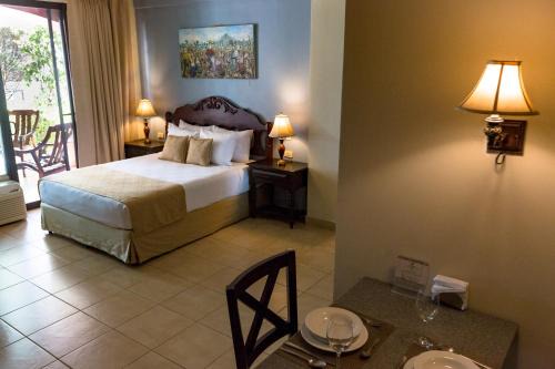 Los Altos Apartments & Studios in Managua