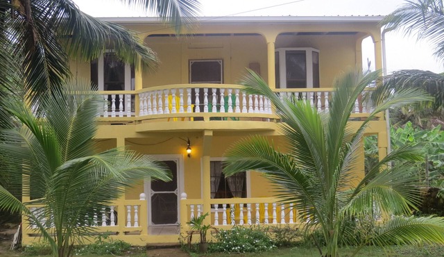 Lulu's Vacation Rental - 6 Bedroom Beach Front Home in Corn Island