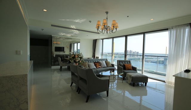 Luxurious Design 3 bed/3 bathrooms with large balcony & Chao Phraya River view