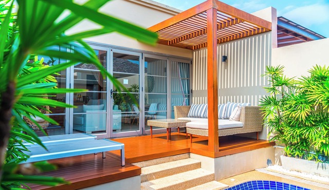 Luxurious one bedroom private villa with plunge pool in a quiet environment