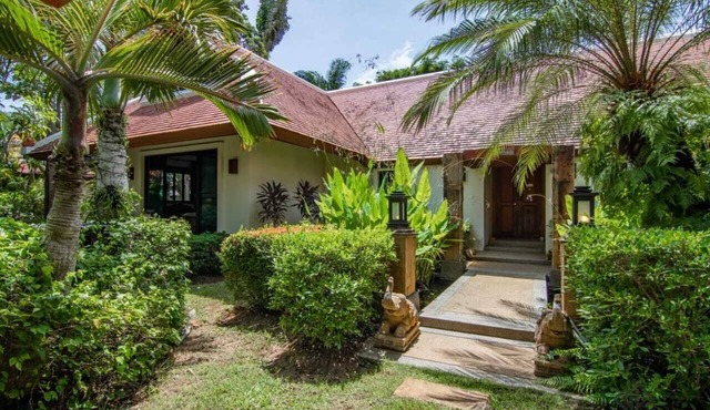 Luxury 3 BR Lagoon View Pool Villa in Baan Bua Estate close to Nai Harn Beach
