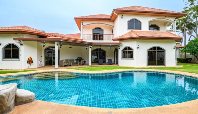 Luxury 5BR Spanish Villa East Pattaya (EP1) in Pattaya