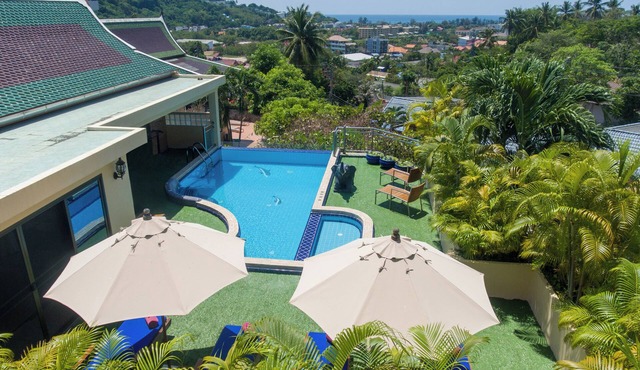 Luxury Four Bed Villa Jasmine, infinity pool, full staff , chef and breakfasts