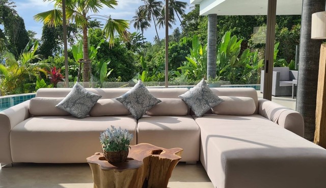 Luxury great villa with sea and mountain views