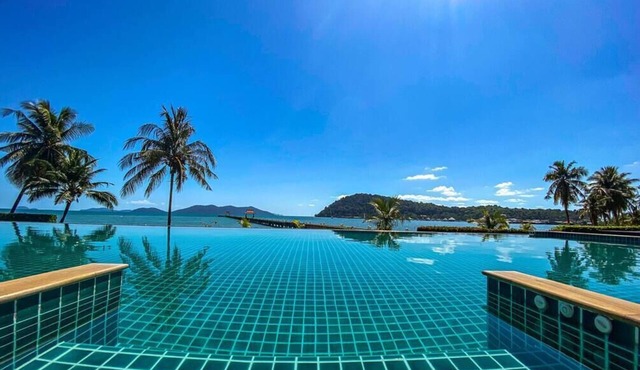 Luxury sea view penthouse with infinity pool in Tranquility Bay