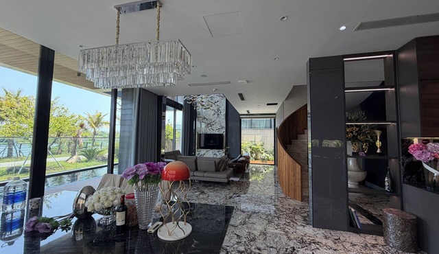 Luxury Villa Near My Khe Beach in Đà Nẵng