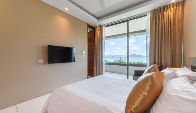 Luxury Villa Skyfall Phuket Ocean View in Muang