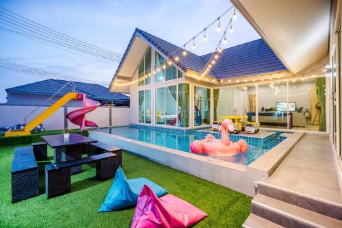 M4 Billion Pool Villa Cha-am in Cha Am