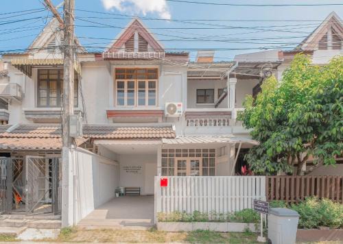 Manim House - บ้านพักในนิมมานพร้อมไวไฟ in Chiang Mai
