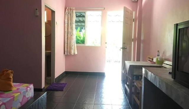 Mee Rak Resort in Bang Lamung