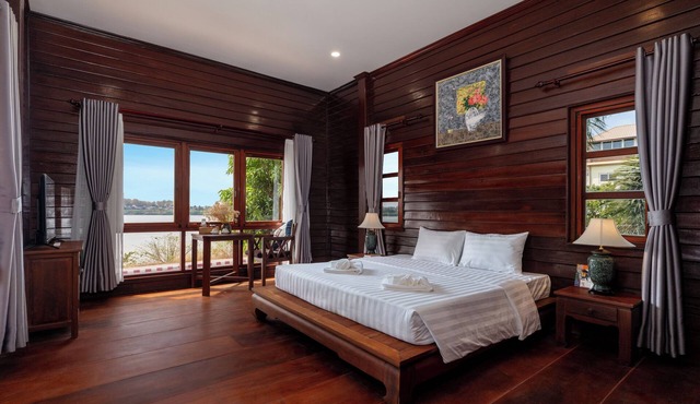 Mekong Riverside Villa in Vientiane