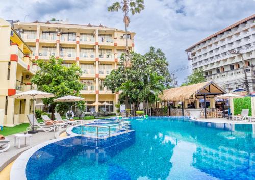 Mermaid Beach Resort - 100m to Beach, Saltwater Pool & BeerGarden