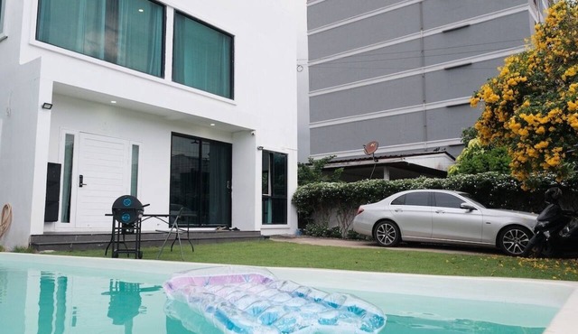 Modern Private Pool Villa in Sukhumvit (Padma Pool Villa)