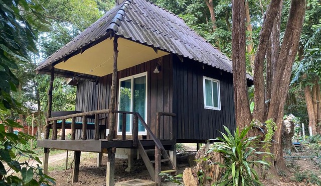Moonshine Phayam beach resort & restaurant in Ranong