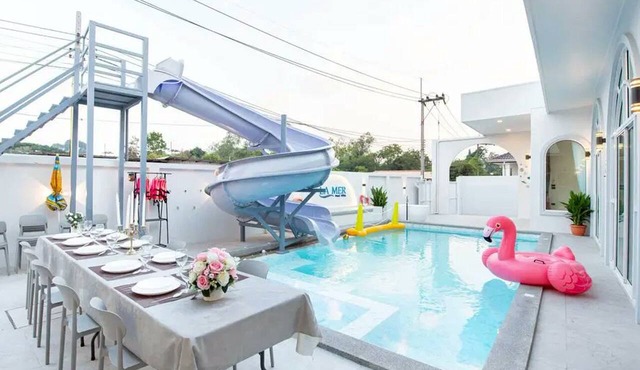 Na Jomtien 5BR Pool Villa · Karaoke And Games in Bang Lamung