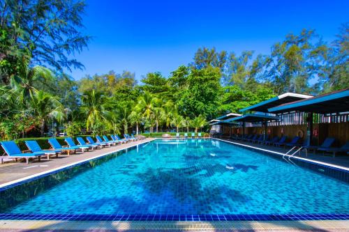 Naiyang Park Resort - Beachfront Escape