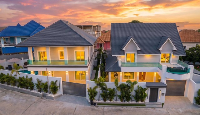 New 2024 - Two Villa Compound - 9BR - Two Pools