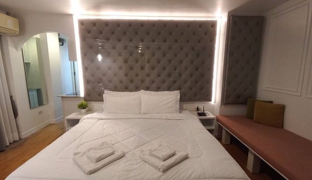 NEW! Beautiful room with balcony, near BTS&MRT Silom Relax w large swimming pool
