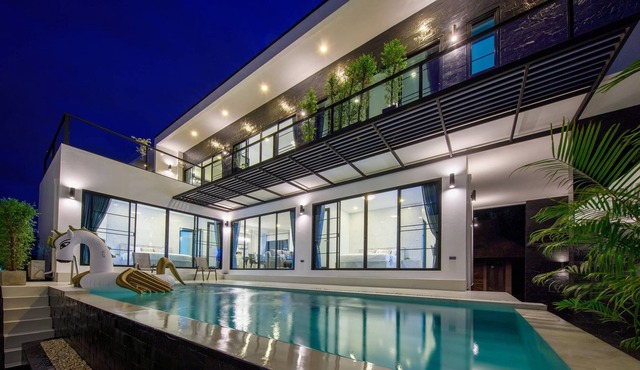 Newly Built 4BR Villa with Outdoor Pool