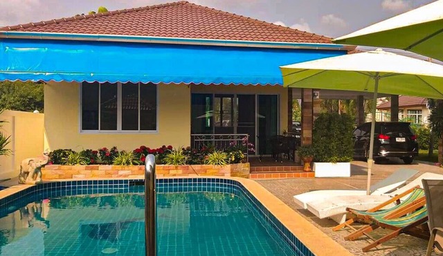 Newly built guest house directly at the pool