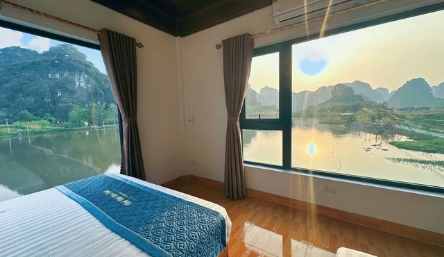 Ninh Binh homestay. view wonderful, the rice fields the pleasant lotus fragrance in Ninh Bình