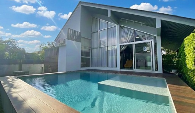 NJoy Pool Villa Sriracha 3-Bedroom Private Pool Villa