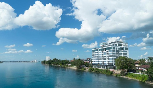 One Riviera Hotel and Residences in Ban Souanmon