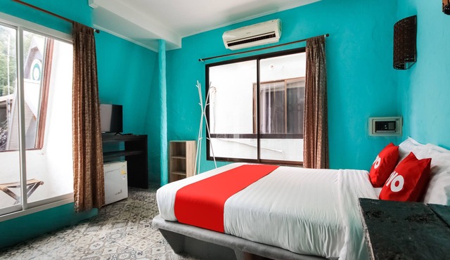 OYO 1103 Pirates House Hotel