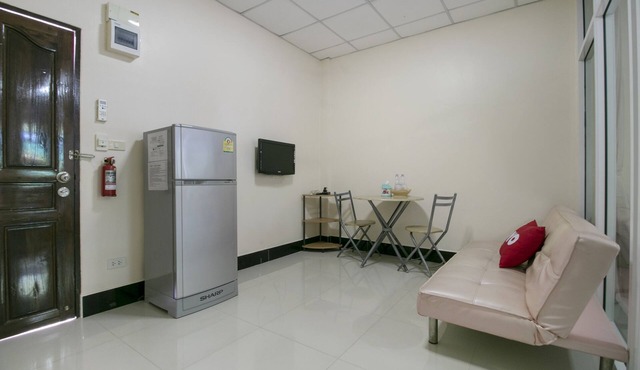 OYO 75390 Sunee Place Hotel