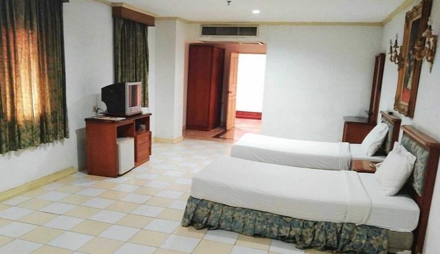 OYO 75466 13 Coins Bang Yai Hotel