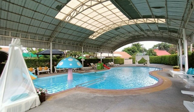 P Paradise Hotel