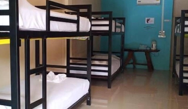 painting family hostel