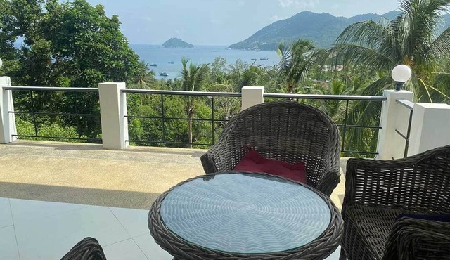 Penthouse Seaview Apartment - 3 Bedroom, Sleeps up to 8